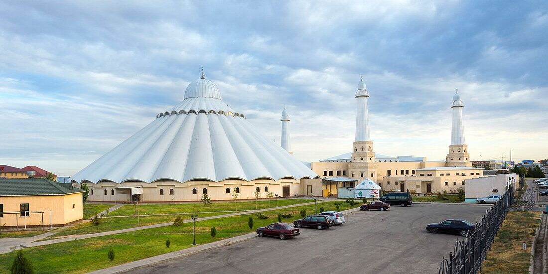 Sheikh Khalifa al Nahyan Mosque, Shymkent, South Region, Kazakhstan, Central Asia, Asia