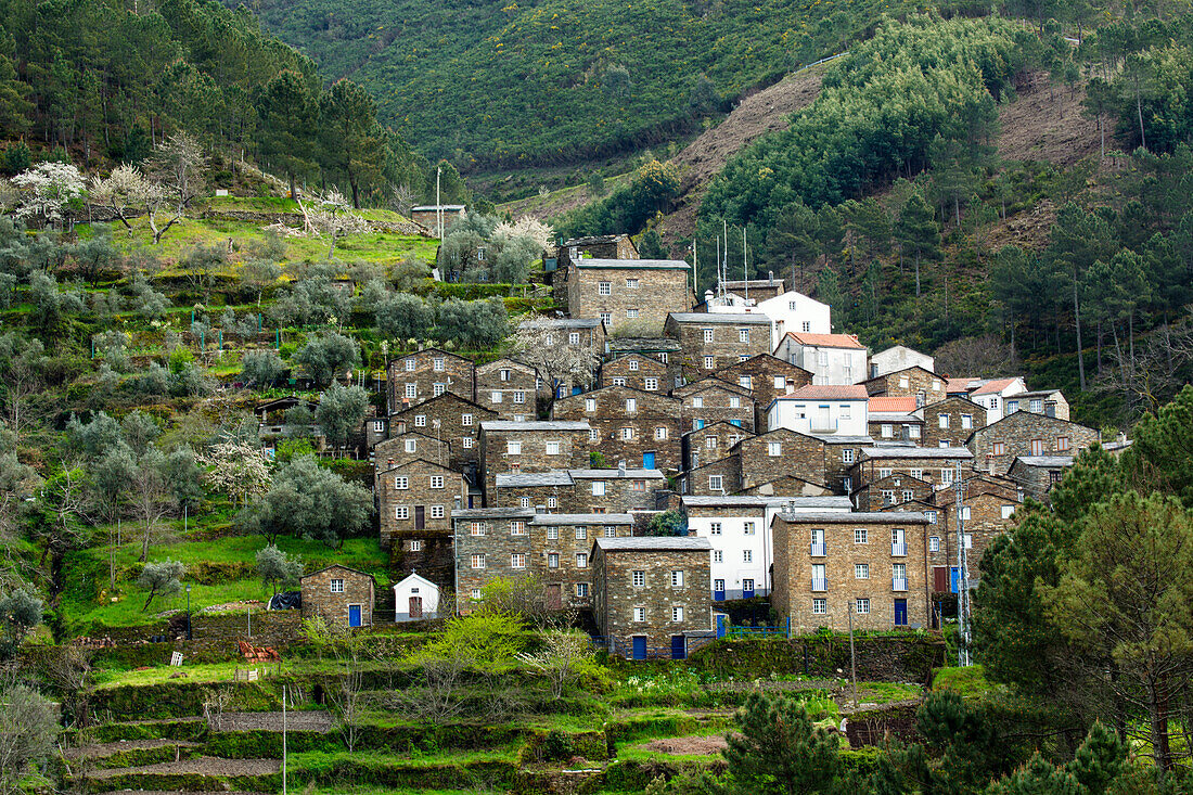 Das mittelalterliche Dorf Piodao in den Bergen Serra da Estrela, Piodao, Bezirk Coimbra, Beira, Portugal, Europa