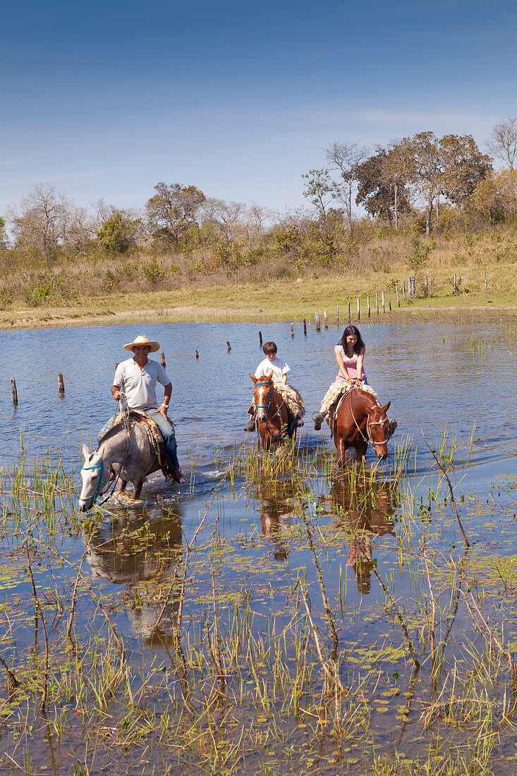 Tourists in the Pantanal wetlands, Mato Grosso do Sul, Brazil, South America