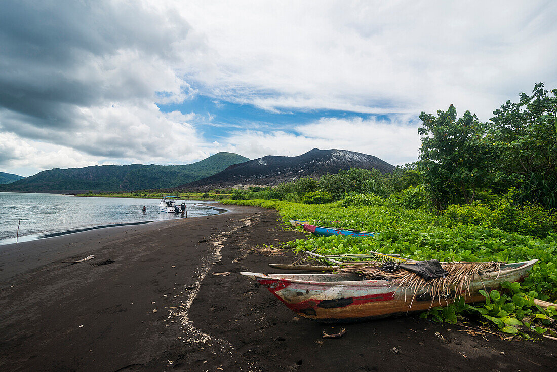 Vulkanstrand unterhalb von Vulkan Tavurvur, Rabaul, Ost-Neuen Großbritannien, Papua-Neuguinea, Pazifik