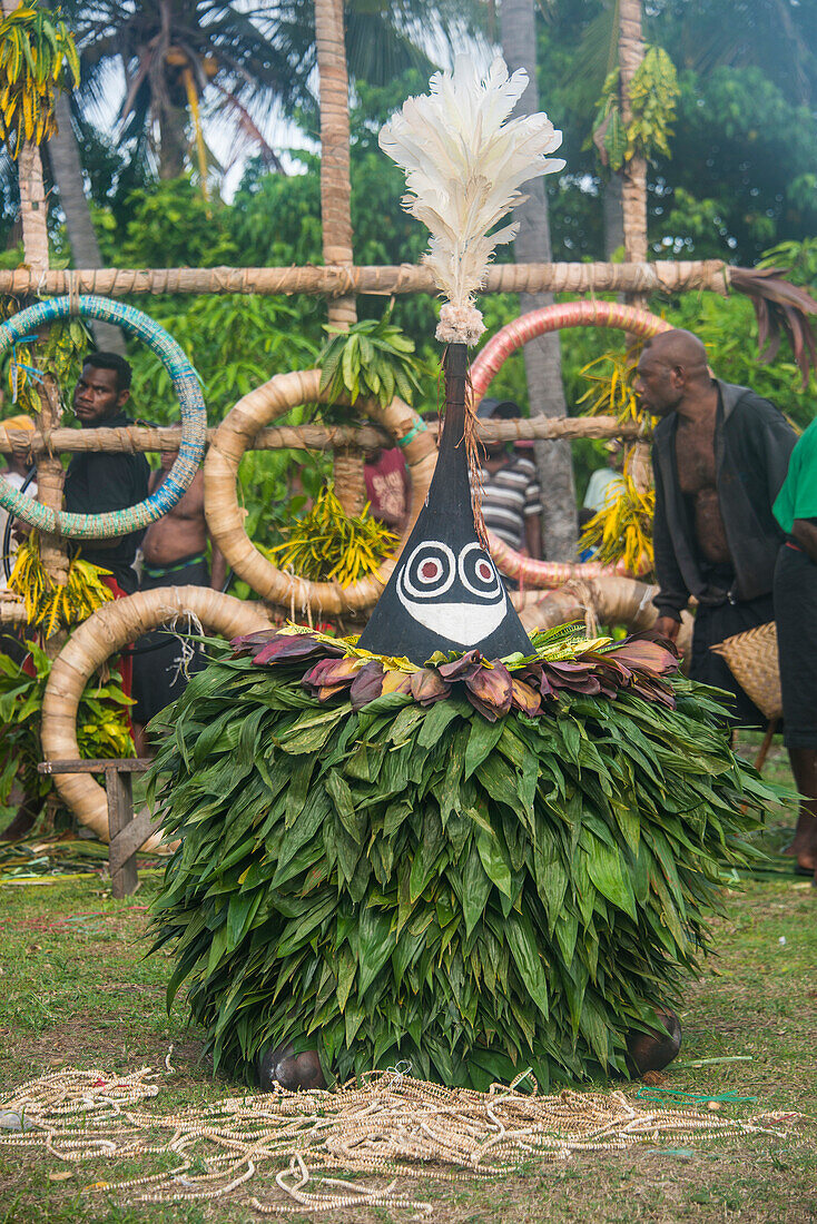 Traditioneller maskierter Mann bei einer Tabu-Zeremonie, Ost-Neuen Großbritannien, Papua-Neuguinea, Pazifik