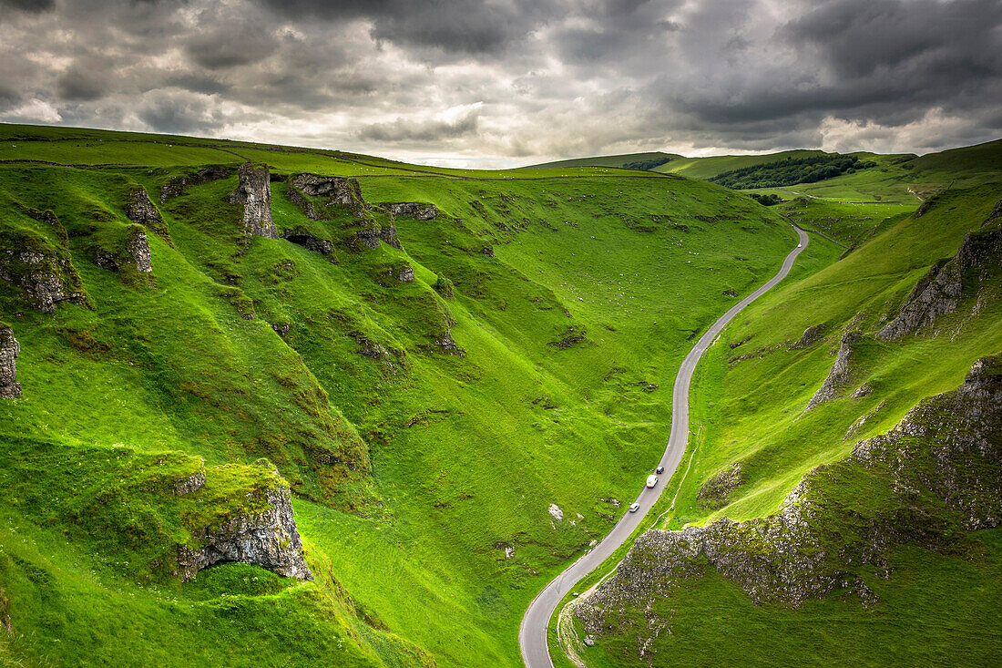 Winnats Pass in der Nähe von Castleton im Peak District Nationalpark, Derbyshire, England, Großbritannien, Europa