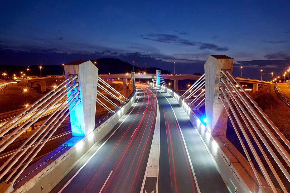 Verkehr, Autobahnbrücke, Autopista A8, nahe San Sebastian Donostia, Gipuzkoa, Baskenland, Spanien, Europa