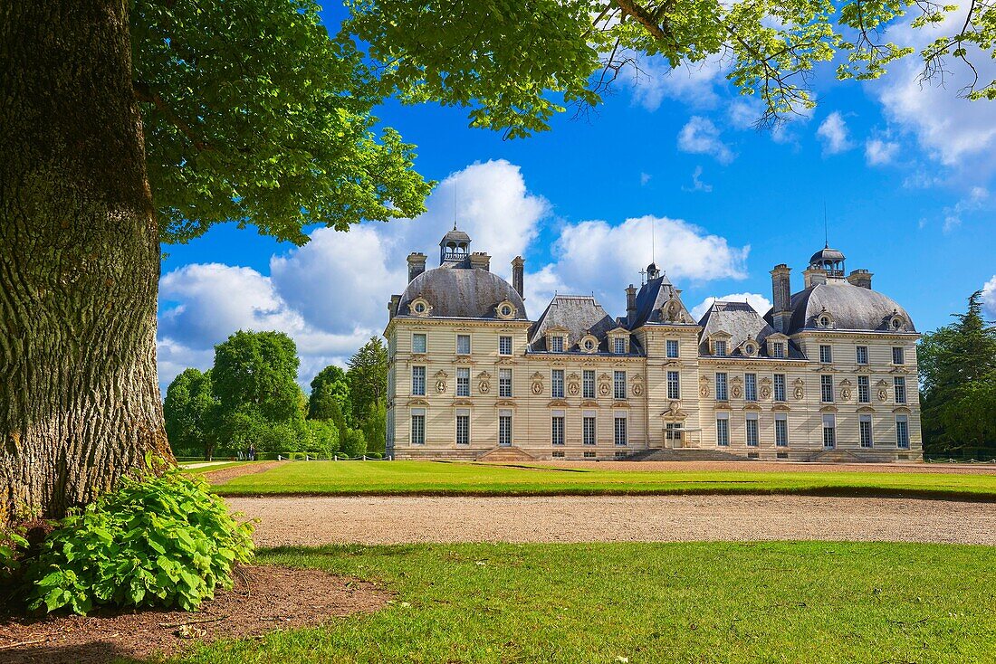 Cheverny, Castle and Gardens, Chateau de Cheverny, Cheverny Castle, Loire et Cher, Pays de la Loire, Loire Valley, UNESCO World Heritage Site, France.