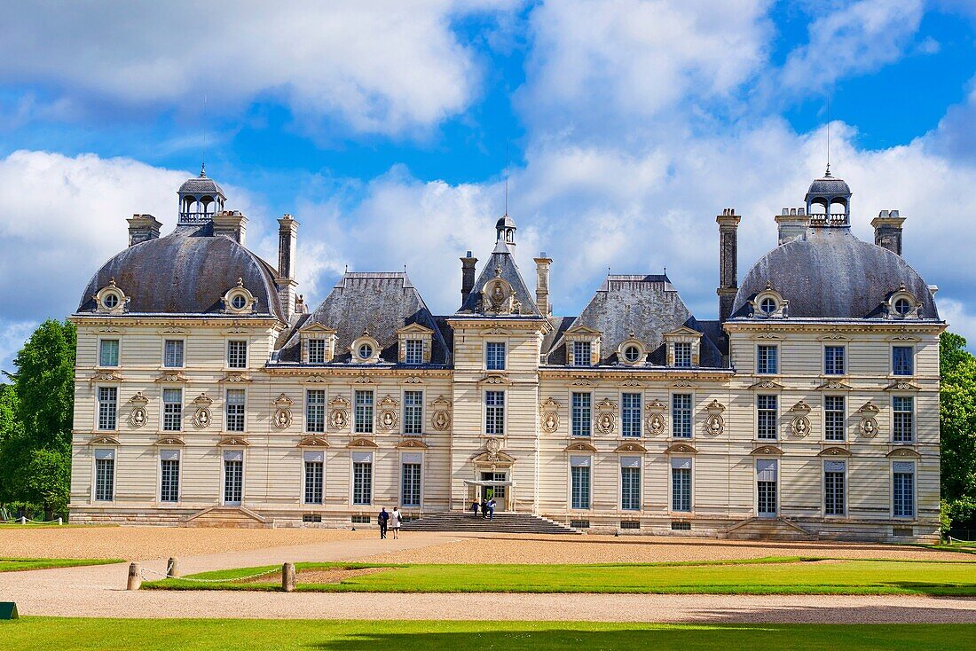 Cheverny, Castle and Gardens, Chateau de Cheverny, Cheverny Castle, Loire et Cher, Pays de la Loire, Loire Valley, UNESCO World Heritage Site, France.