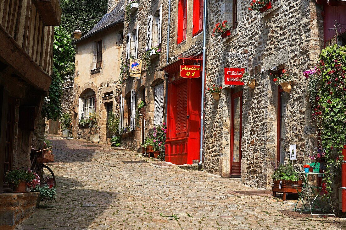 Dinan, Rue de Jerzual, Old Town, Bretagne, Brittany, Côtes d'Armor Department, Chateulin distict, France.