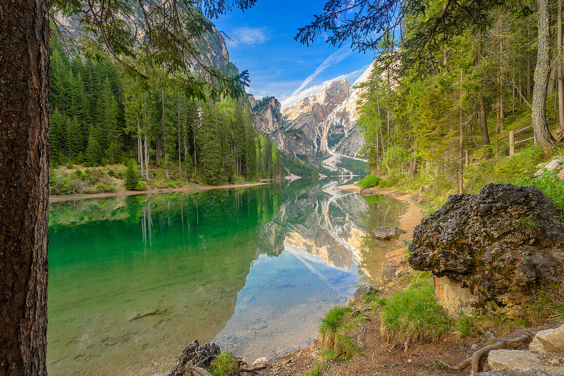 Braies / Prags, Dolomites, South Tyrol, Italy. The Lake Braies / Pragser Wildsee.