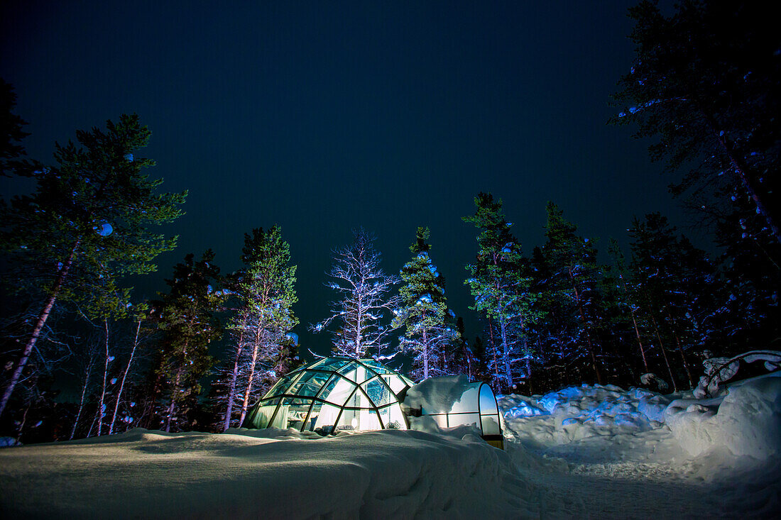 Kakslauttanen Igloo Dorf in der Nacht, Saariselka, Finnland, Skandinavien, Europa