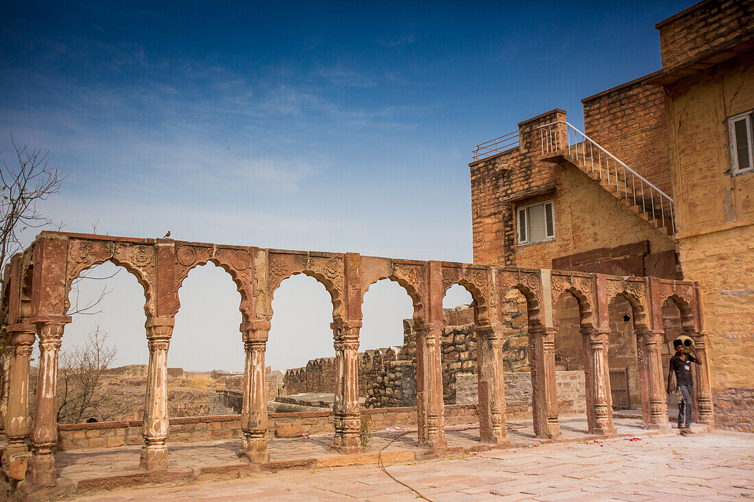 Steinbogen in Mehrangarh Fort in Jodhpur, die Blaue Stadt, Rajasthan, Indien, Asien