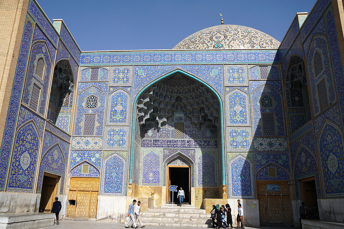 Entrance of Sheikh Lotfollah Mosque, UNESCO World Heritage Site, Isfahan, Iran, Middle East