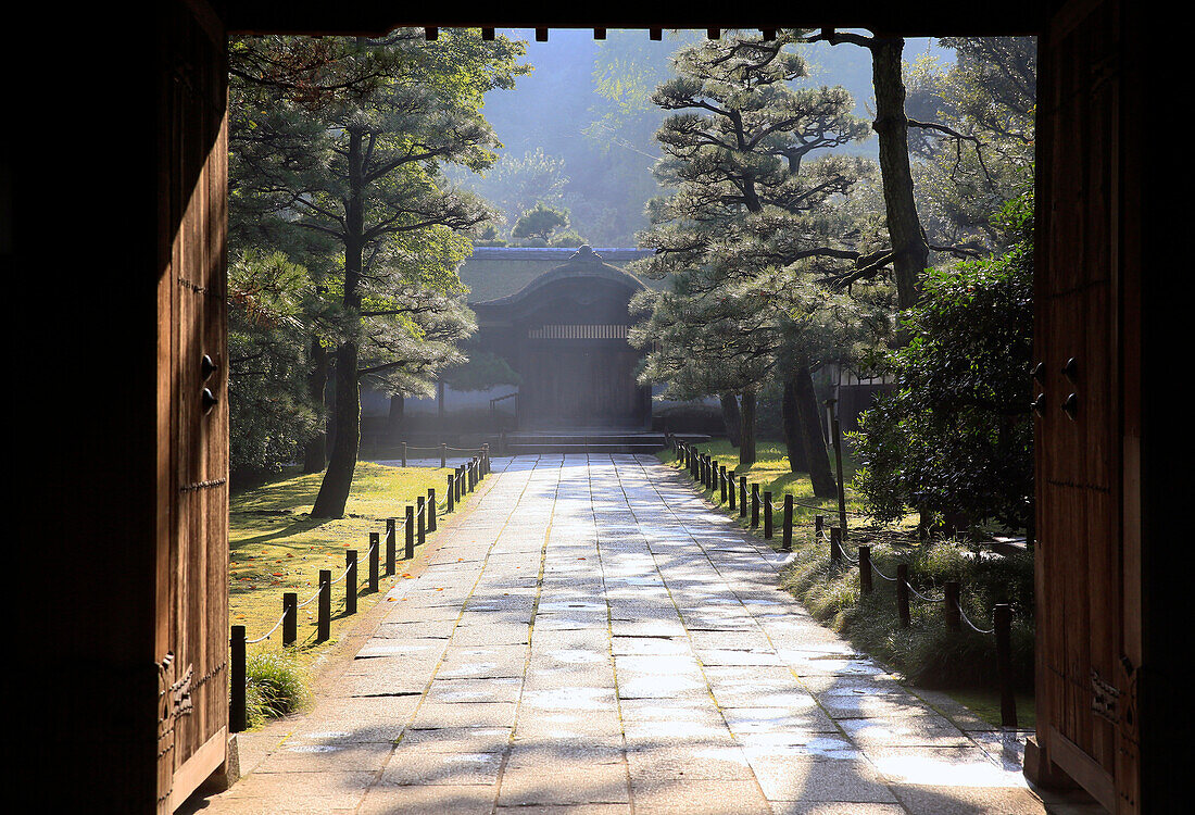 Inneres Heiligtum des Sankeien Gartens, Yokohama, Tokio, Japan, Asien