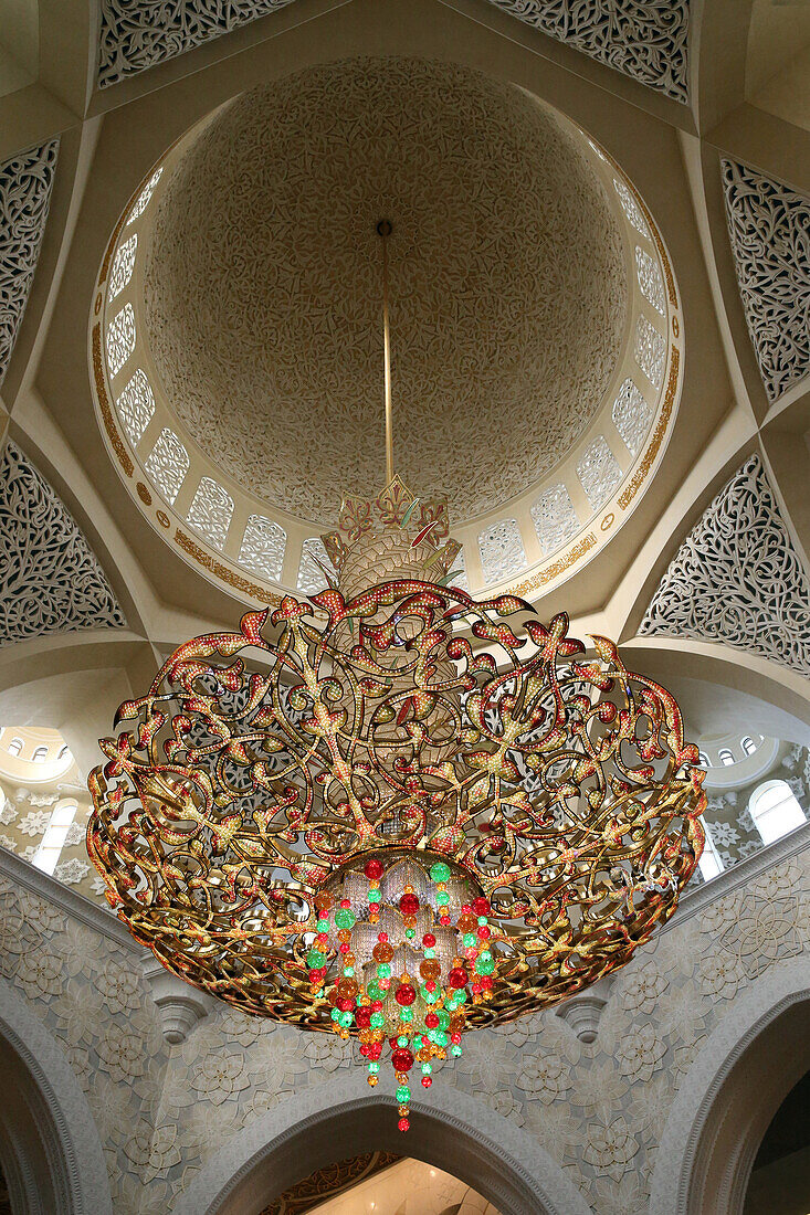 Chandelier, Sheikh Zayed Mosque, Abu Dhabi, United Arab Emirates, Middle East