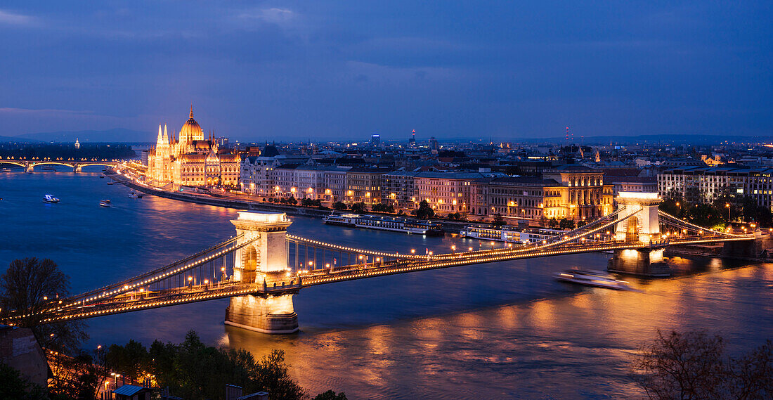 View over River Danube, Chain Bridge and Hungarian Parliament Building at night, UNESCO World Heritage Site, Budapest, Hungary, Europe