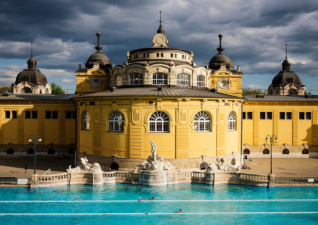 Szechenyi Thermal Baths, Budapest, Hungary, Europe