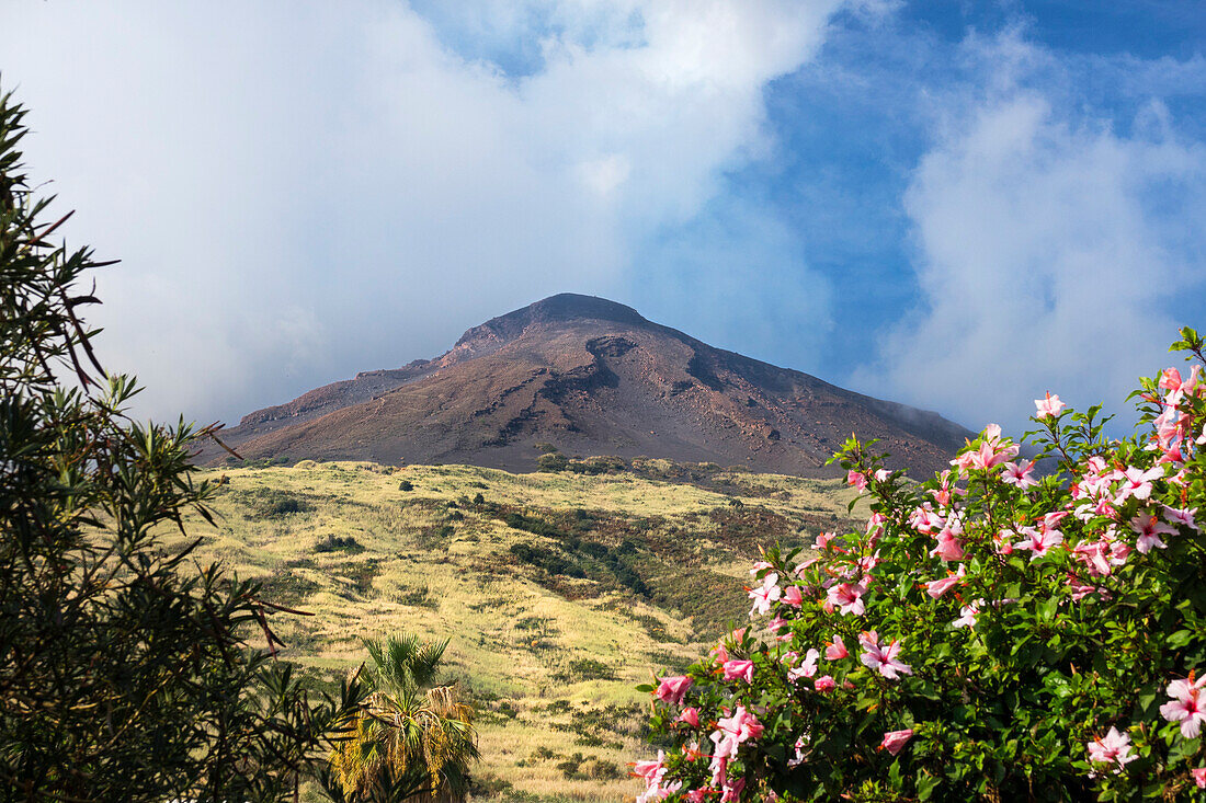 Vulkan Stromboli, Insel Stromboli, Liparische Inseln, Äolische Inseln, Tyrrhenisches Meer, Mittelmeer, Italien, Europa