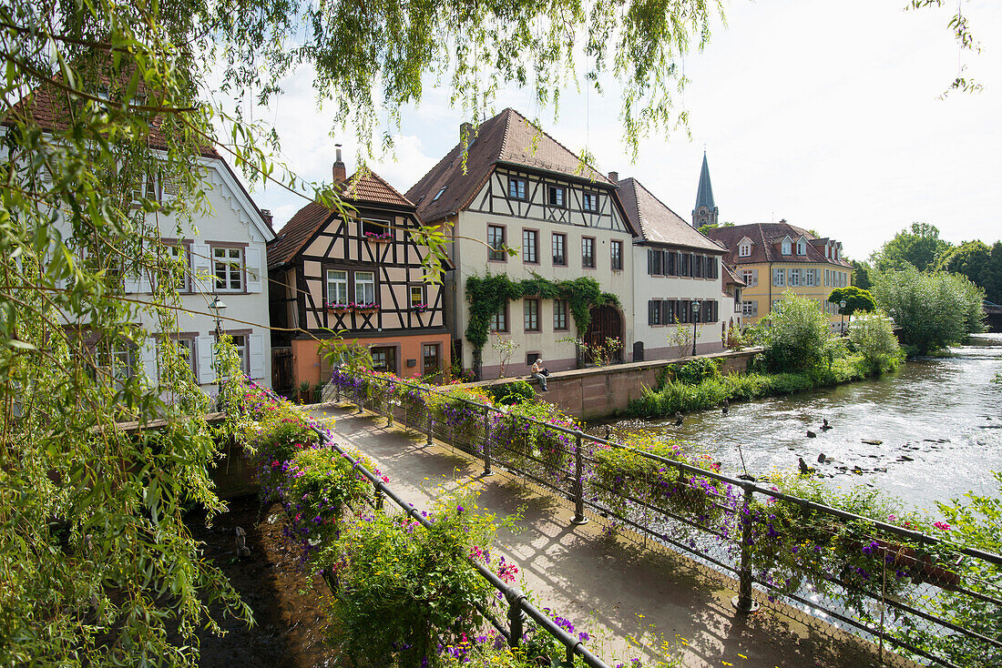 Altstadt mit Fluss Alb, Ettlingen, Schwarzwald, Baden-Württemberg, Deutschland