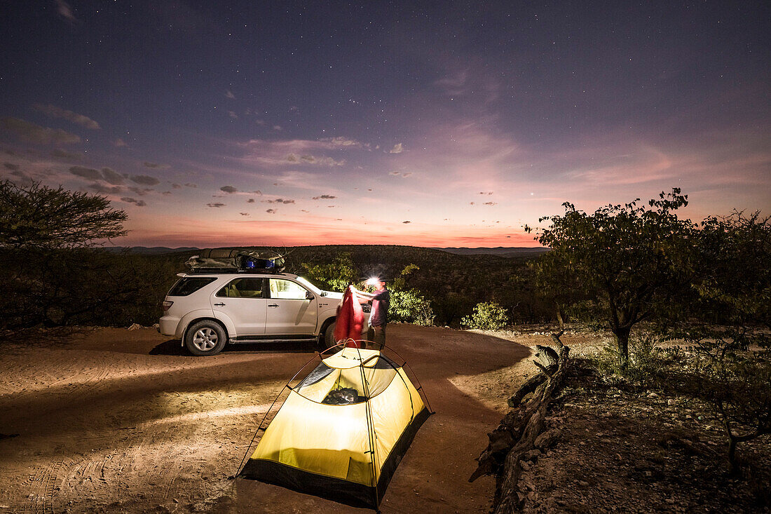 Kampieren unter dem Starnenhimmel in Damaraland, Kunene, Namibia