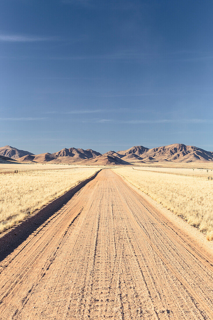 Die Straße D707, genannt die Schönste Straße Namibias, Hardap, Namibia, Afrika