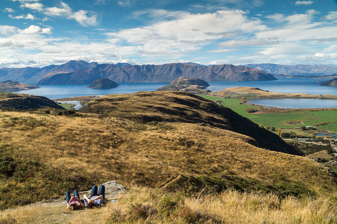Diamond Lake Walk, Lake Wanaka Lookout, tired trampers, mountains, Otago, South Island, New Zealand
