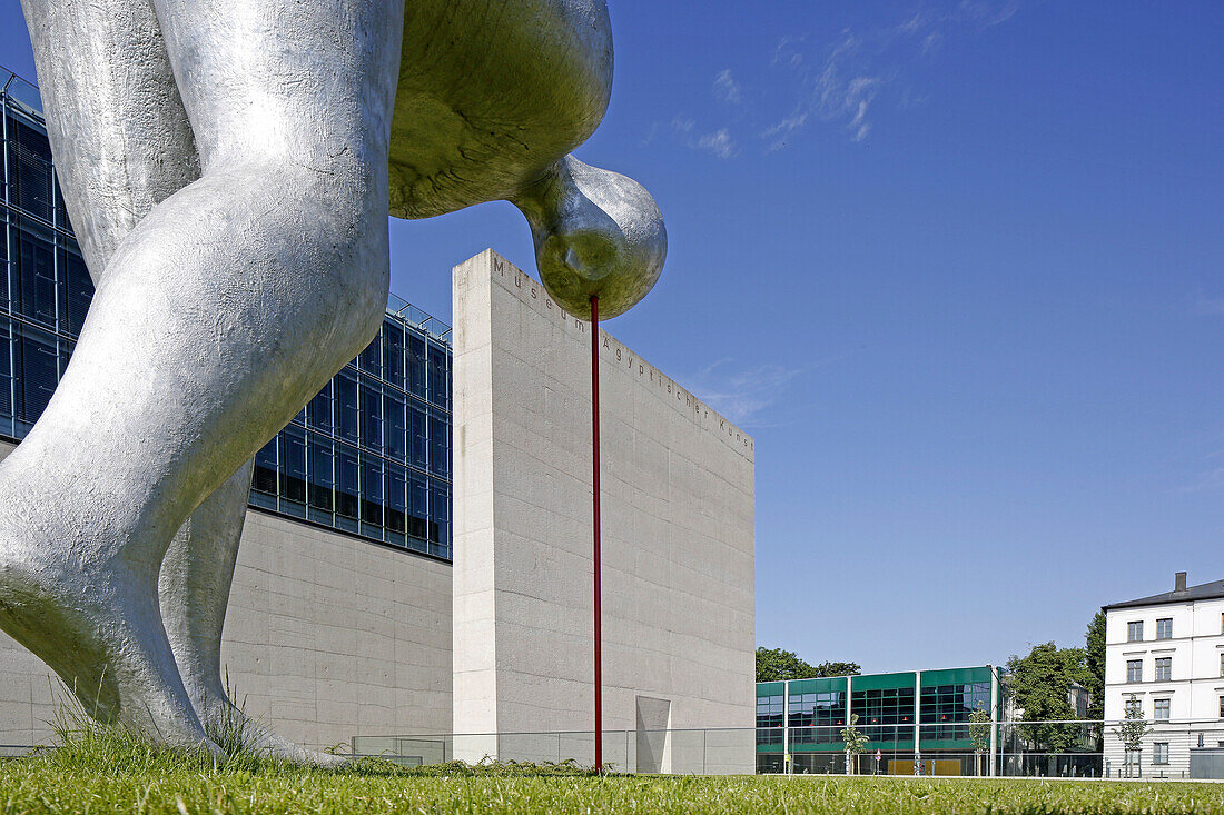 Present continuous statue by Henk Visch, and facade of the Egytian collection, Munich, Upper Bavaria, Bavaria, Germany