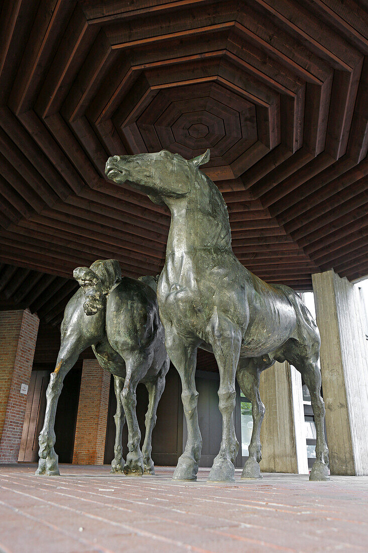 Bronze horses by Claus Nageler, Rossmarkt (old horse market), Munich, Upper Bavaria, Bavaria, Germany