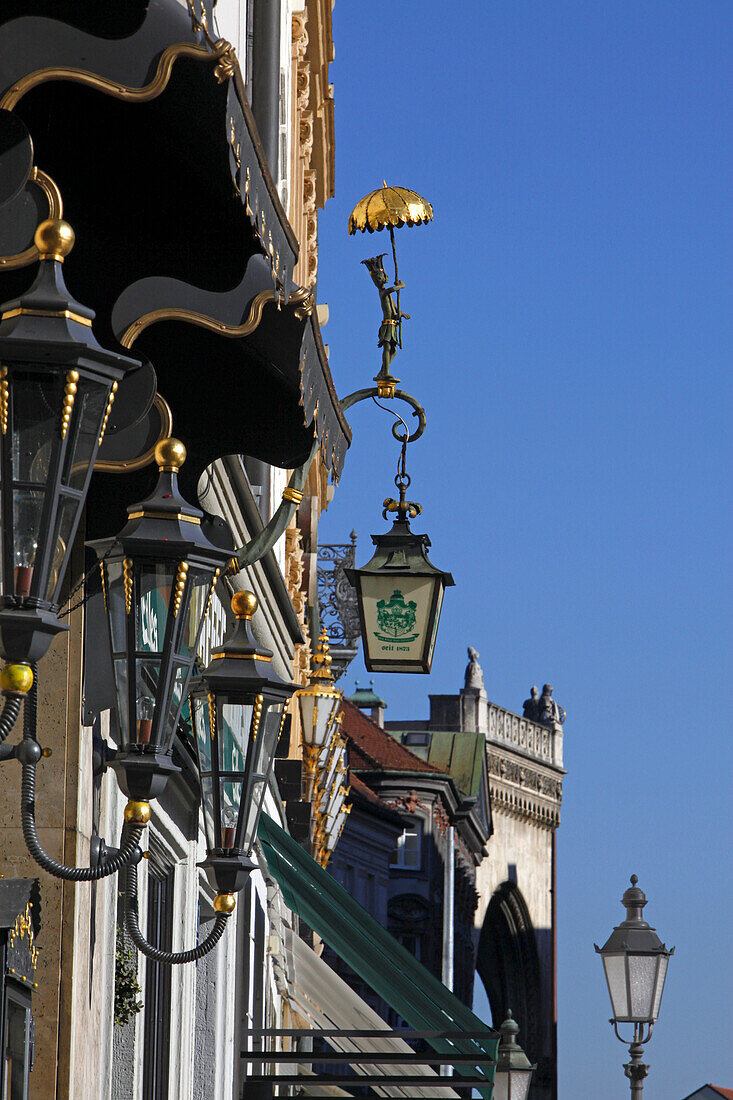 Fassadenschmuck an der Residenzstrasse, München, Oberbayern, Bayern, Deutschland