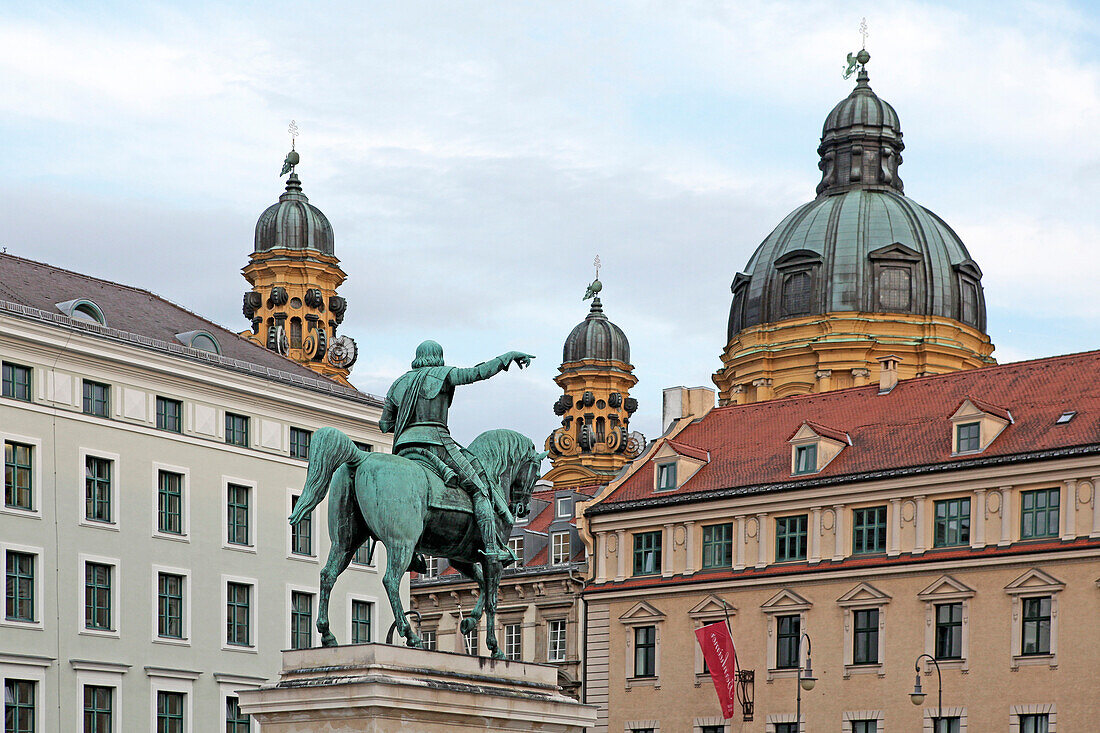 Wittelsbacher Platz with Equestrian statue of Maximilian I. and Theatinerkirche St. Kajetan, Munich, Upper Bavaria, Bavaria, Germany