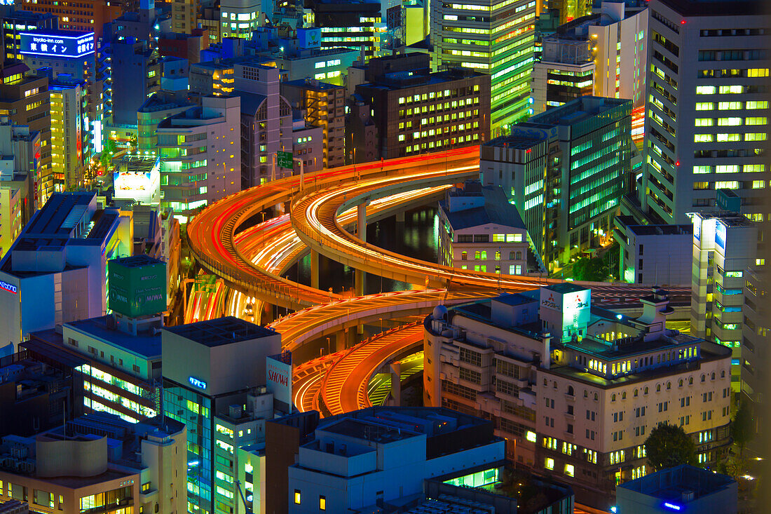 Stadtansicht in Richtung Hochstraße vom Mandarin Oriental, Nihonbashi, Tokio, Japan