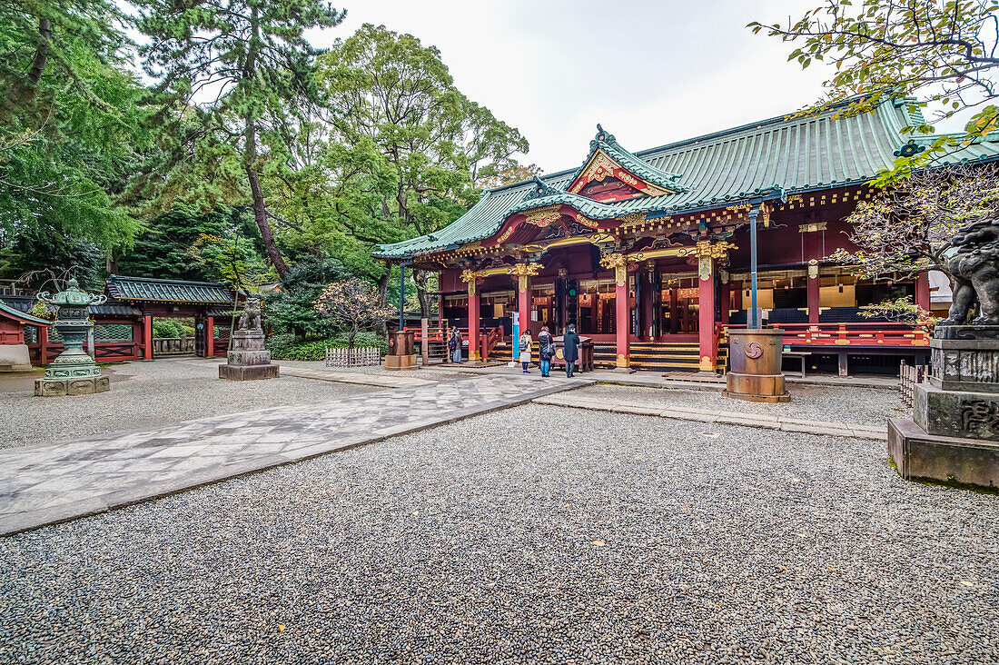 Japanese praying in front of Nezu-Shrine, Yanaka, Taito-ku, Tokyo, Japan