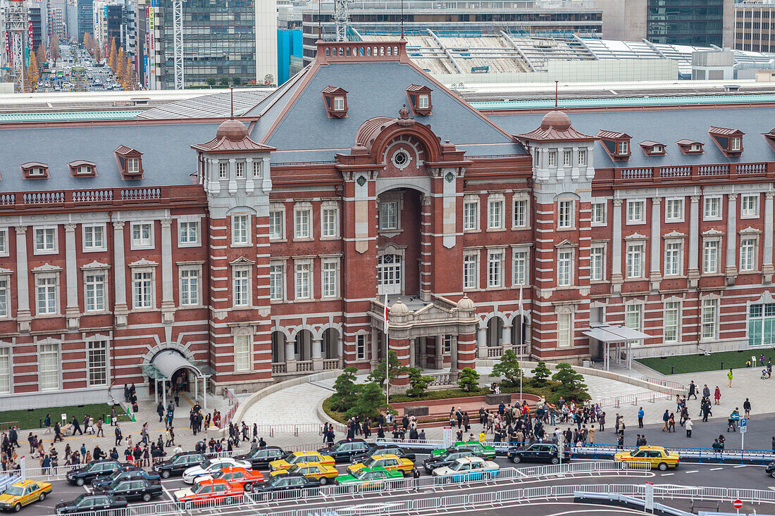 Emperors Gate and taxi queue at Tokyo Station from above, Chuo-ku, Tokyo, Japan