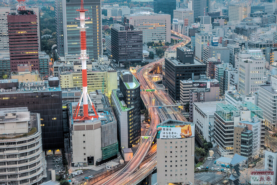Stadtansicht Richtung Marunouchi Hochstraße vom Mandarin Oriental, Nihonbashi, Chuo-ku, Tokio, Japan