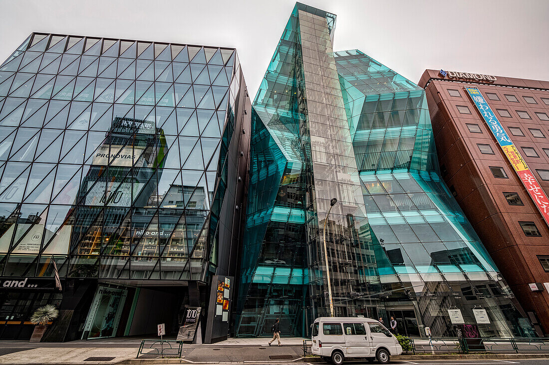 Iceberg Building Omotesando in Aoyama, Shibuya-ku, Tokio, Japan