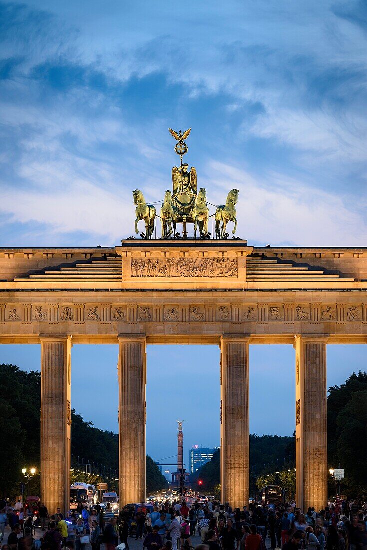 Berlin. Deutschland. The Brandenburg Gate lit up at night.