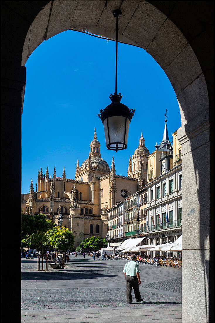 Der Plaza Mayor in der Stadt Segovia, Spanien.