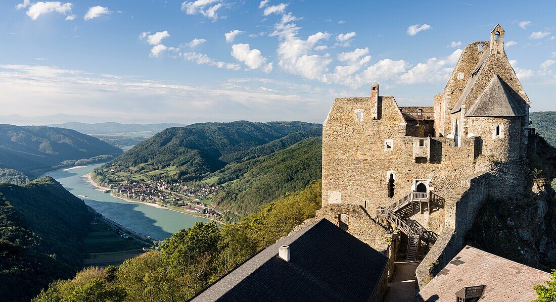 The castle ruin Aggstein high above the Danube in the Wachau. The Wachau is a famous vineyard and listed as Wachau Cultural Landscape as UNESCO World Heritage. Europe, Central Europe, Austria, Lower Austria.