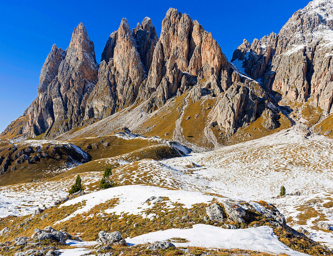 Geisler mountain range - Odle in the Dolomites of the Groeden Valley - Val Gardena in South Tyrol - Alto Adige. The Dolomites are listed as UNESCO World heritage. europe, central europe, italy, october.