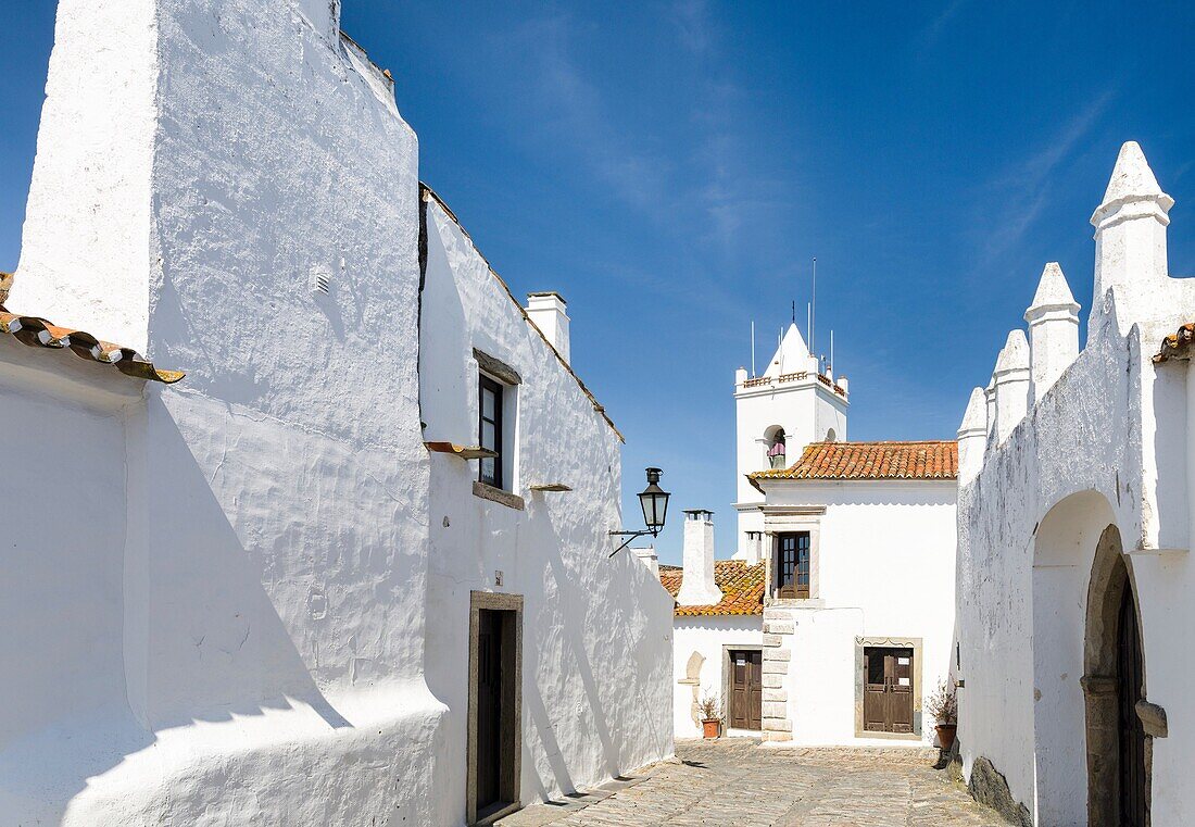 Monsaraz a mountain village and stronghold in the Alentejo close to the spanish border. Europe, Southern Europe, Portugal, March.