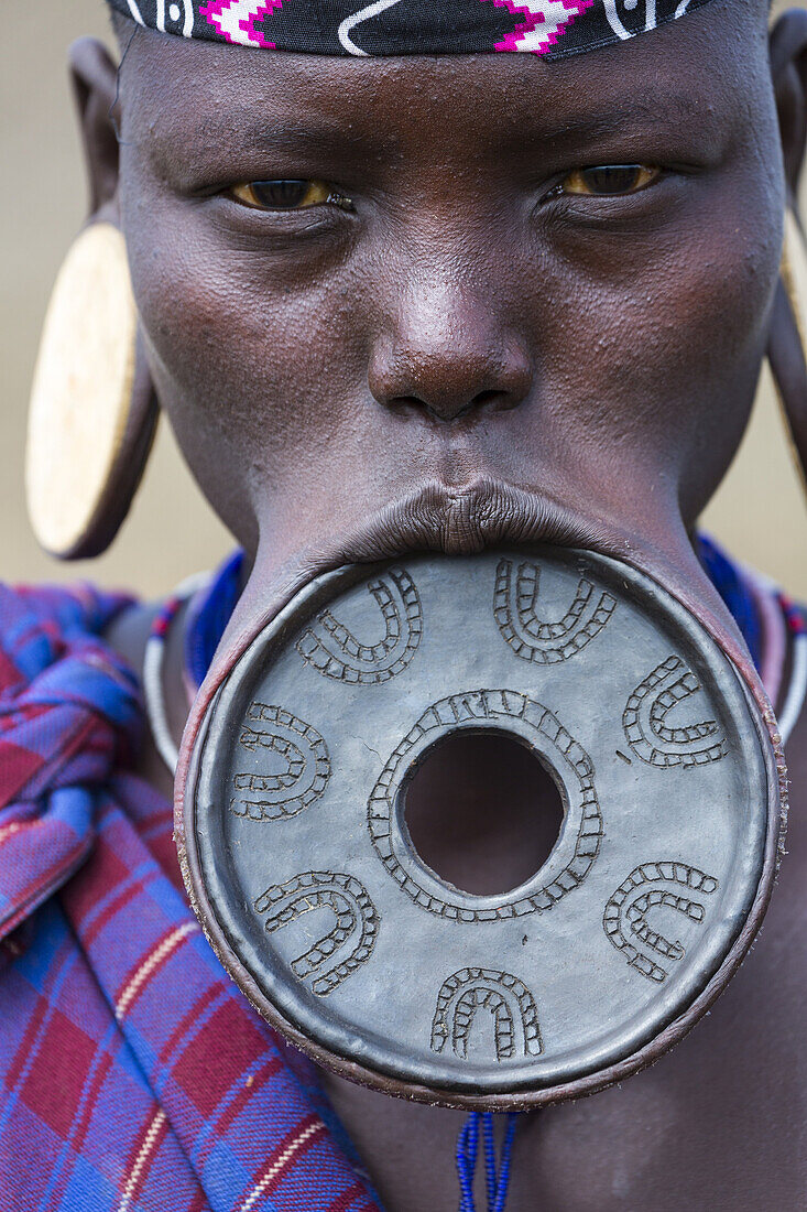 Mursi people, Omo valley, Naciones, Ethiopia, Africa.