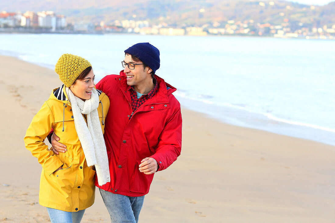 France, French Basque Country, Hendaye, Couple on beach