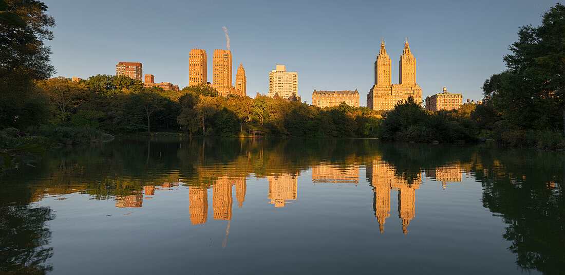 San Remo Towers, The Lake, Central Park, Manhatten, New York City, New York, USA