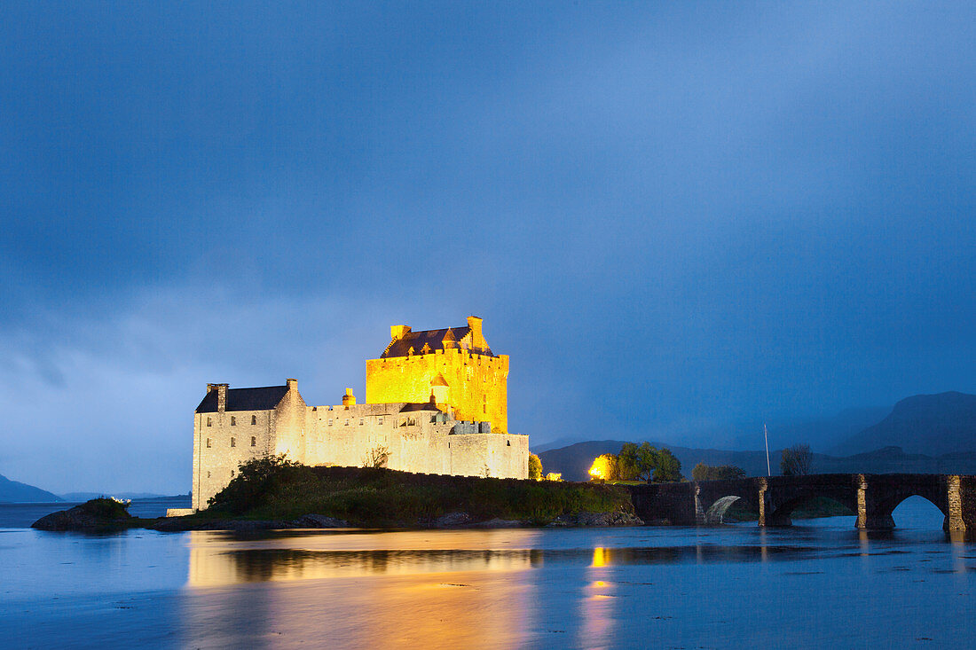 Eilean Donan Castle, Blaue Stunde, Brücke, Burg, Schloss, Highlands, Schottland