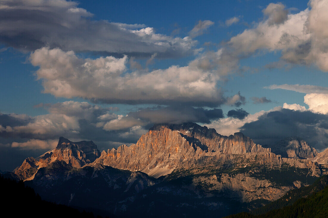 Alpenglühen, Sonnenuntergang, Passo Valles, Alpen, Dolomiten, Belluno, Italien