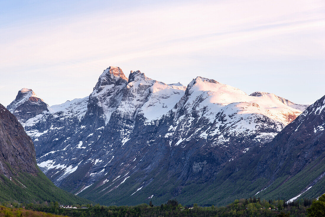 Frühling, Tal, Häuser, Aussicht, Berge, Romsdal, Norwegen, Europa