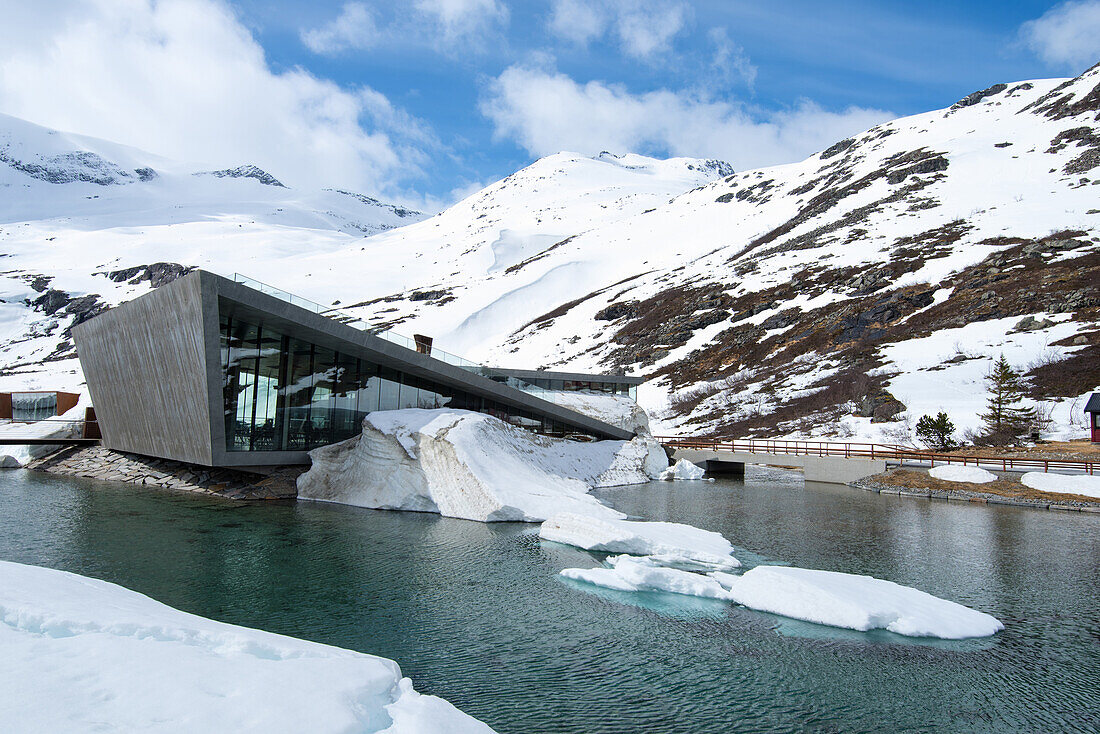 Bergstation, Tourismus, Schnee, Berge, Romsdal, Norwegen, Europa