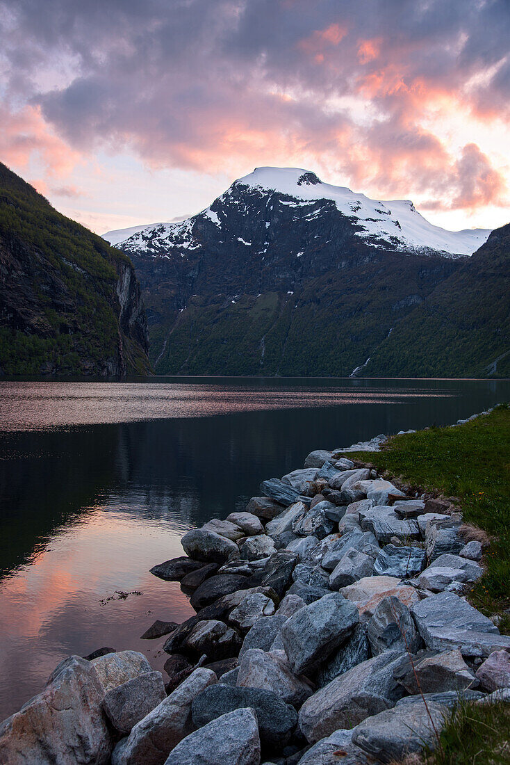 Geirangerfjord, Sonnenuntergang, Fjord, Berge, Romsdal, Norwegen, Europa