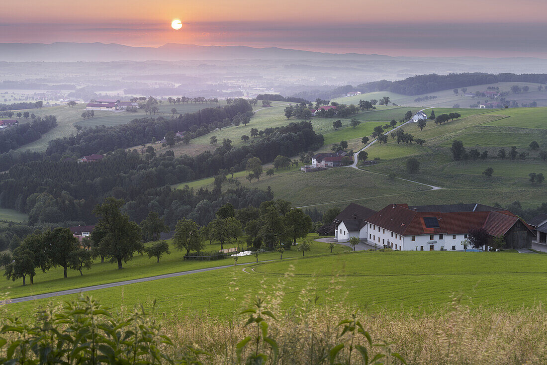 Oberösterreichisches Alpenvorland nahe Steyr, Bauernhof, Oberösterreich, Österreich