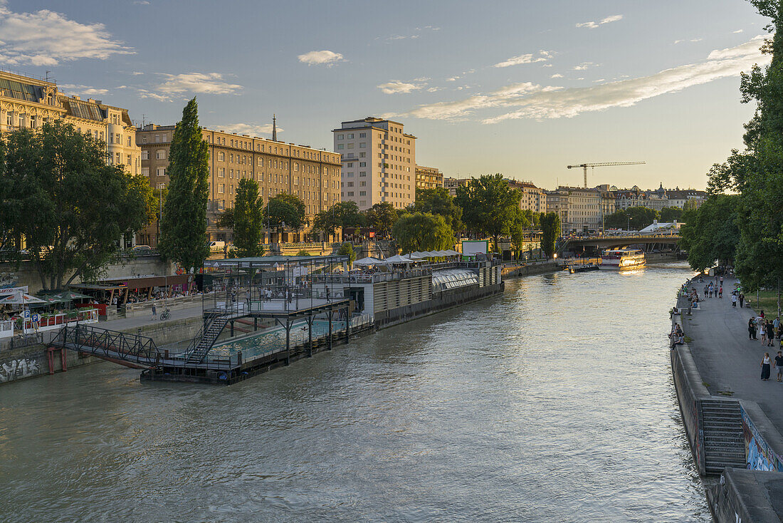 Badeschiff, Donaukanal, 1. Bezirk Innere Stadt, Wien, Österreich