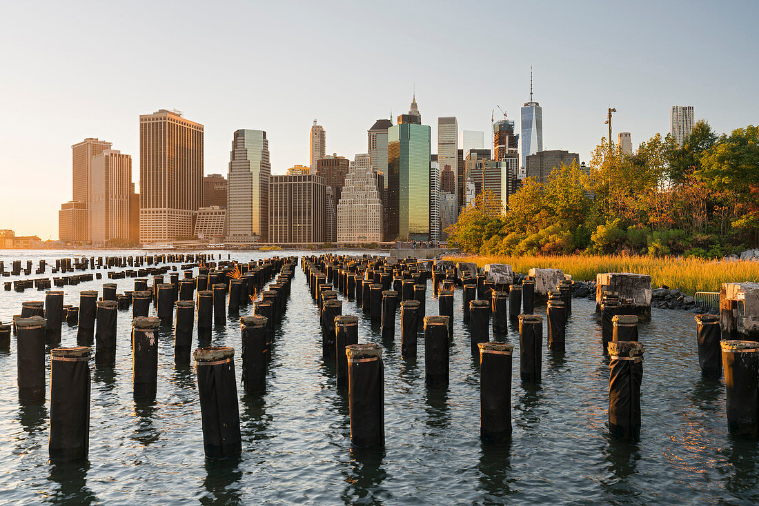 Blick vom Brooklyn Bridge Park zur Manhatten Skyline, New York City, New York, USA