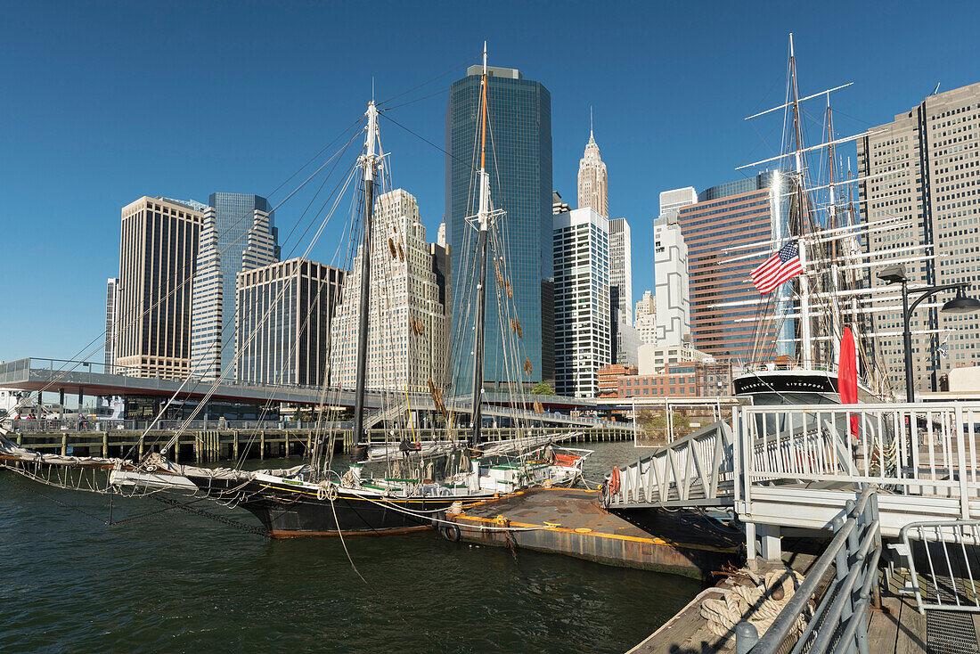 Segelschiff vom South Street Seaport Museum, Pier 16, Manhatten, New York City, New York, USA