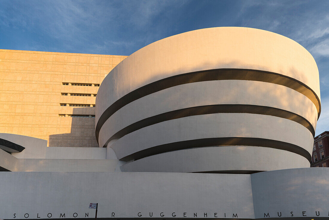 Solomon R. Guggenheim Museum, 5th Avenue, Manhattan, New York City, USA